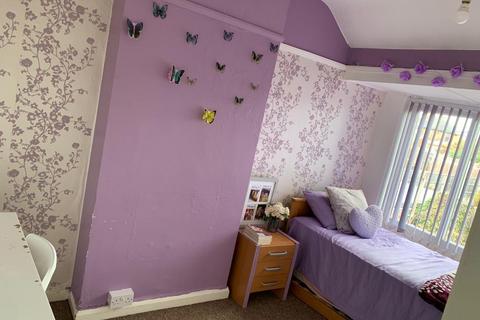 3 bedroom terraced house to rent, Clipstone Avenue, Walker, Newcastle upon Tyne  NE6
