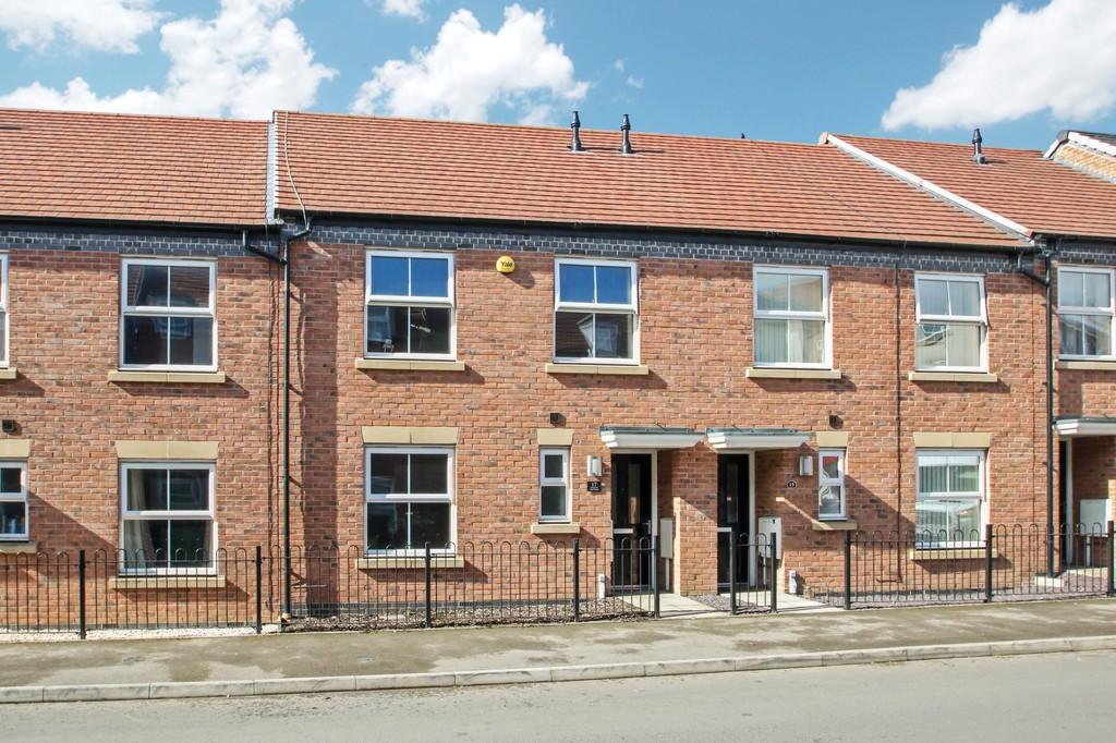 Copper Beech Road, Nuneaton 3 bed terraced house £165,000