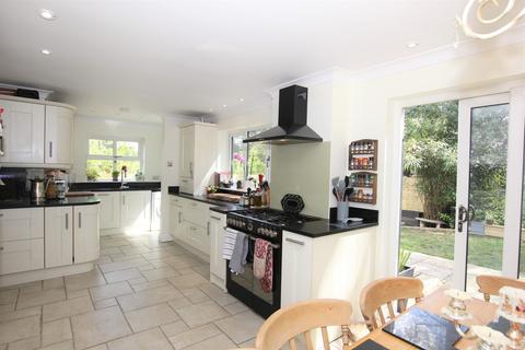 24 Cherry Gardens, Heathfield, TN21 8XZ