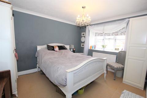 24 Cherry Gardens, Heathfield, TN21 8XZ