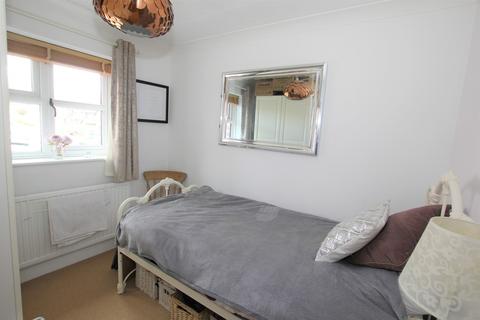 24 Cherry Gardens, Heathfield, TN21 8XZ