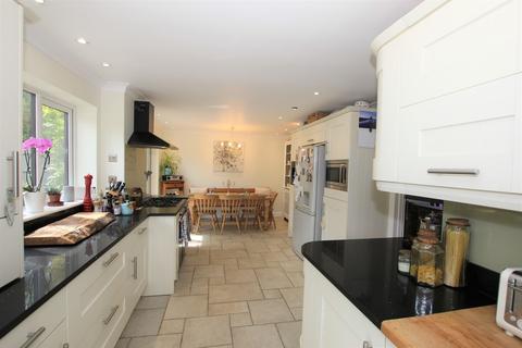 24 Cherry Gardens, Heathfield, TN21 8XZ