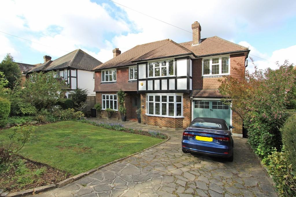 Coulsdon Court Road 5 bed detached house £3,400 pcm (£785 pw)