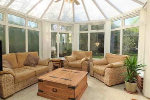 5 Alexandra Drive, Yoxall, Burton-on-trent, DE13 8PL