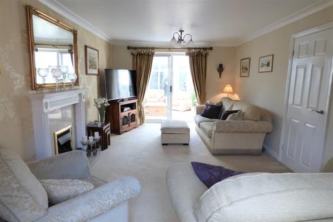 5 Alexandra Drive, Yoxall, Burton-on-trent, DE13 8PL
