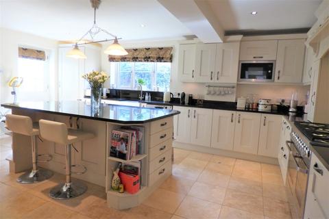 5 Alexandra Drive, Yoxall, Burton-on-trent, DE13 8PL