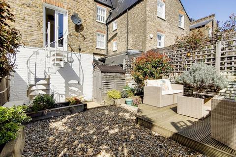 41b Beauchamp Road, London, SW11 1PG