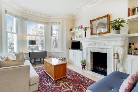 41b Beauchamp Road, London, SW11 1PG