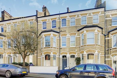 41b Beauchamp Road, London, SW11 1PG