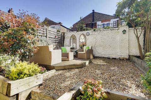 41b Beauchamp Road, London, SW11 1PG