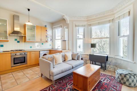 41b Beauchamp Road, London, SW11 1PG