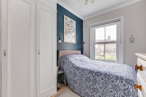 41b Beauchamp Road, London, SW11 1PG