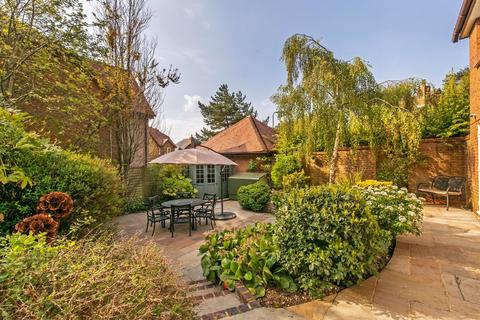 18 Monarch Way, Winchester, SO22 5QU