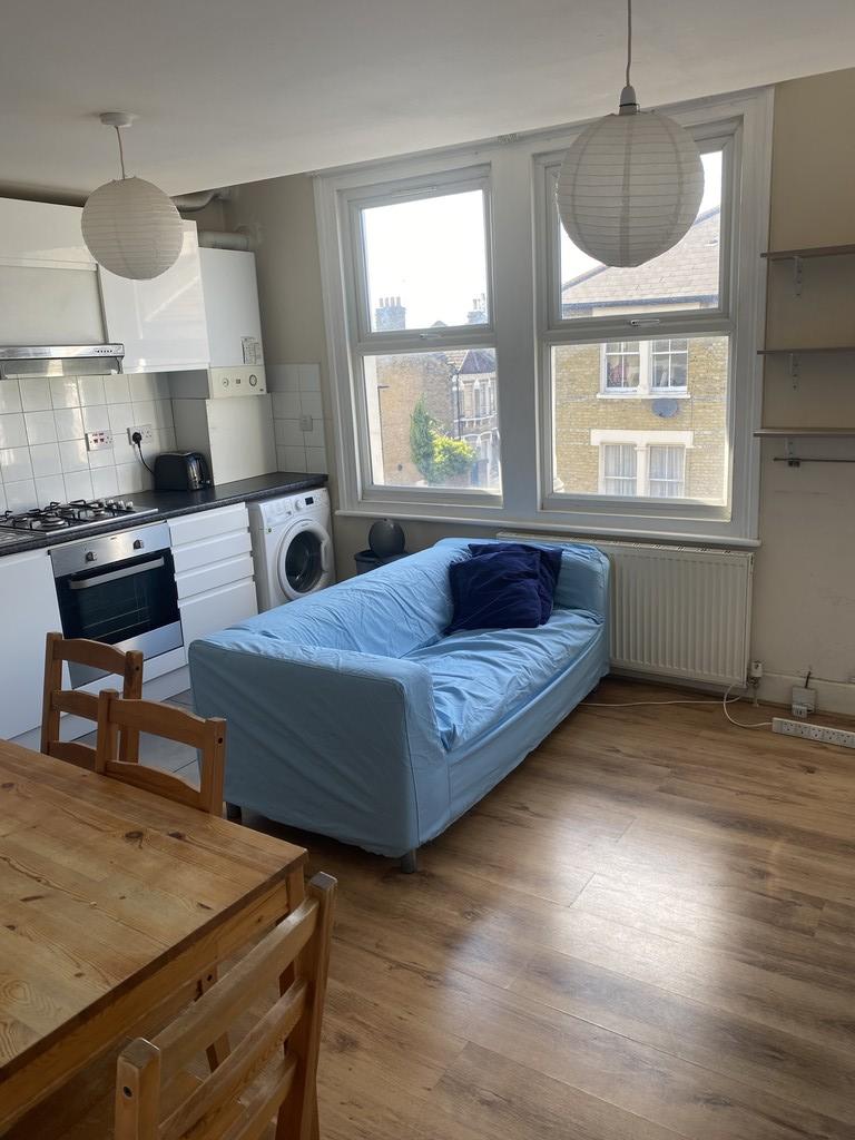 Landor Road, Clapham 3 bed flat £2,100 pcm (£485 pw)