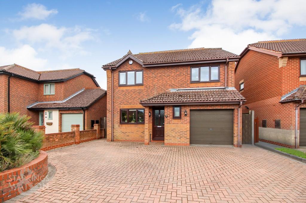 Winners Walk, Thorpe Marriott, Norwich 4 bed detached house £340,000