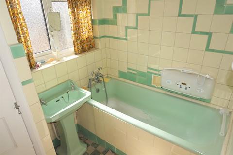 38 Widmore Lodge Road, Bromley, BR1 2QF