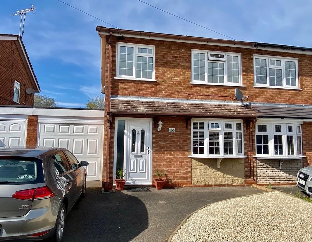 Woburn Drive, Stockingford, Nuneaton 3 bed semidetached house £185,000