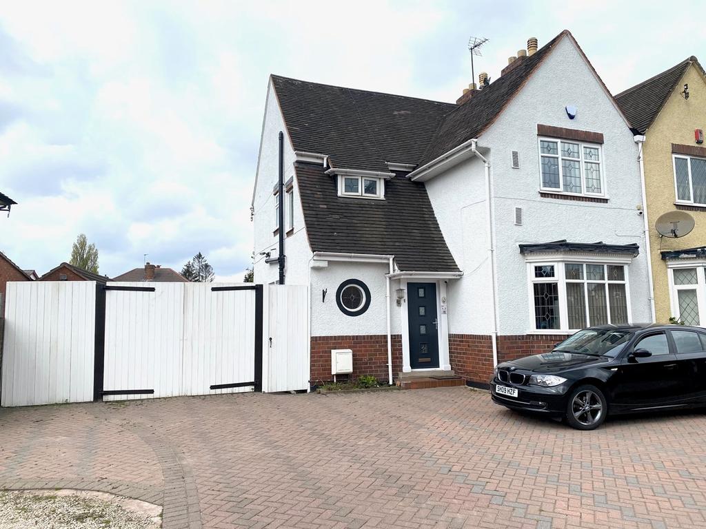 Bescot Road, Walsall, WS2 3 bed semidetached house £315,000