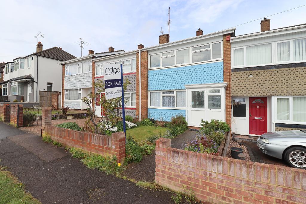 Florence Avenue, Sundon Park, Luton, Bedfordshire, LU3 3BY 3 bed