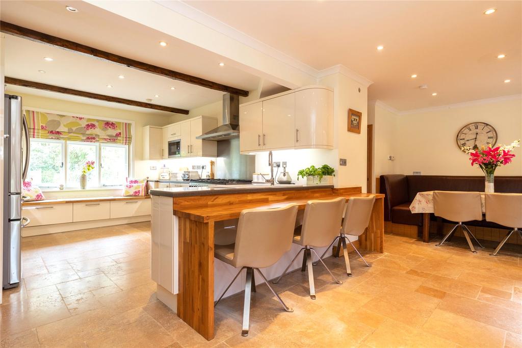 Lower Wokingham Road, Crowthorne... 4 bed detached house £900,000