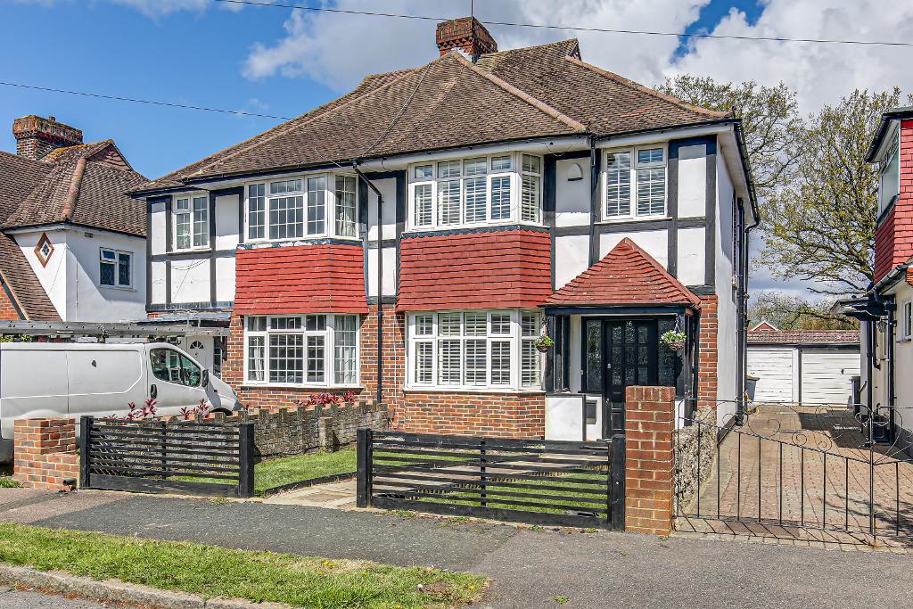 Leighton Gardens, Sanderstead... 3 bed semidetached house £575,000