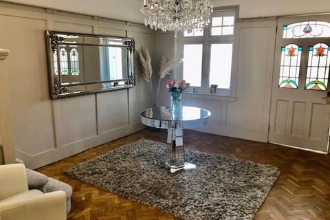 69 Forest Road, Meols, Wirral, CH47 6AT