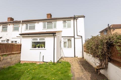 2 bedroom property to rent, Rydens Grove, Hersham