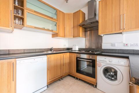 2 bedroom flat for sale, Hersham Road, Walton-On-Thames