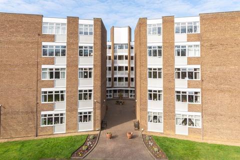 2 bedroom apartment for sale, Station Avenue, Walton-On-Thames