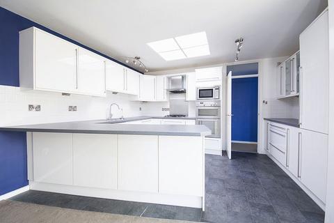 2 bedroom apartment for sale, Station Avenue, Walton-On-Thames