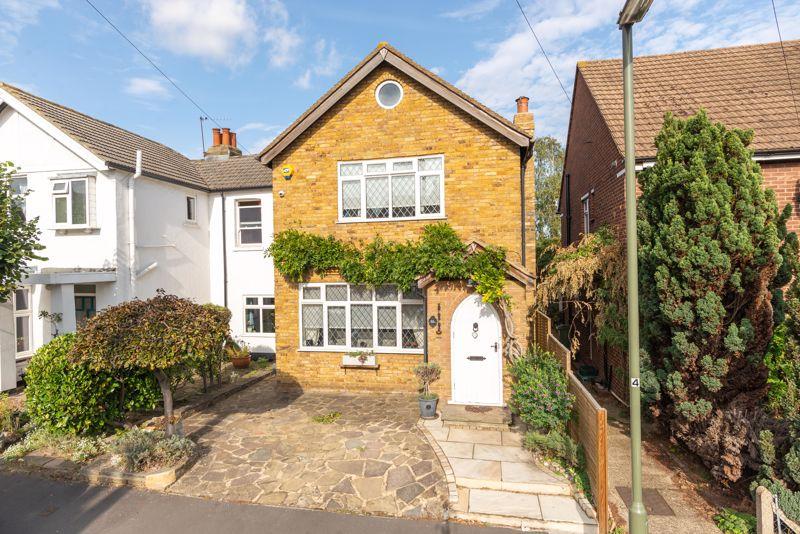 Cambridge Road, Walton-on-thames 3 Bed Detached House - £710,000