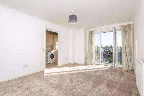 11 Yeend Close, West Molesey, KT8 2NY