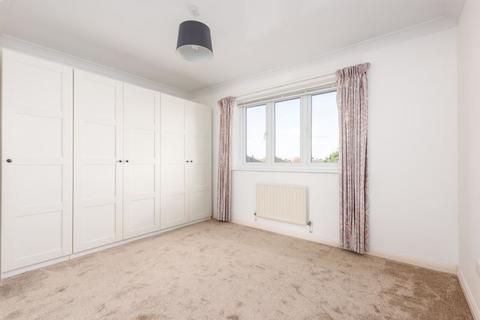 11 Yeend Close, West Molesey, KT8 2NY