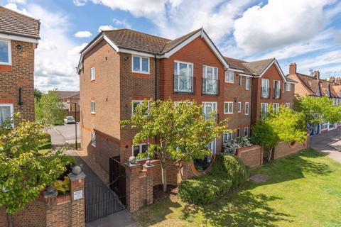 11 Yeend Close, West Molesey, KT8 2NY