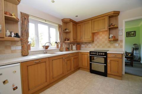 4 bedroom detached house to rent, Hawthorn Crescent, Yatton