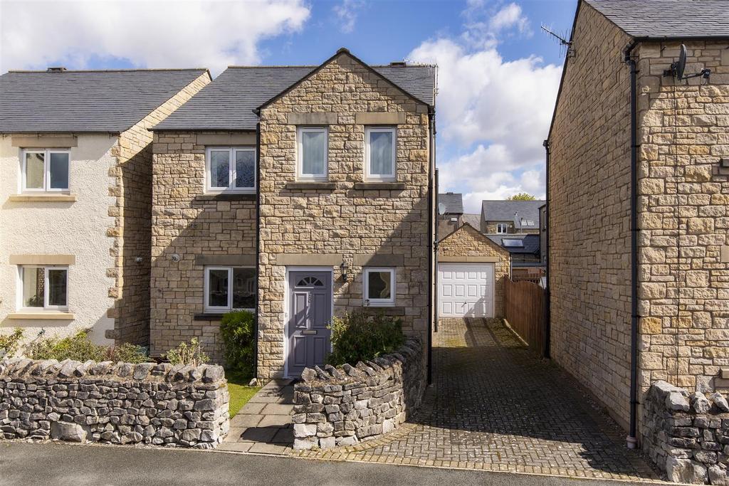 3 Green Meadow Close, Ingleton 3 bed detached house £275,000