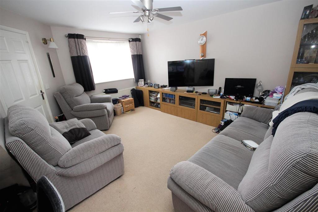 Eden Court, Nuneaton 3 bed end of terrace house £180,000