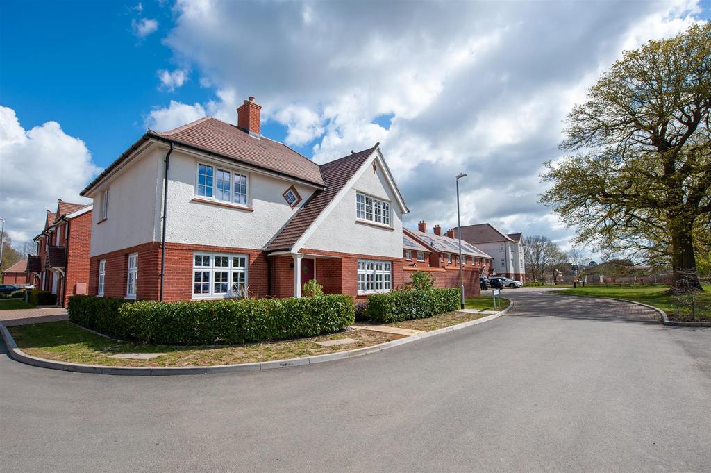 Pearson Close, Maidstone 4 bed detached house £490,000