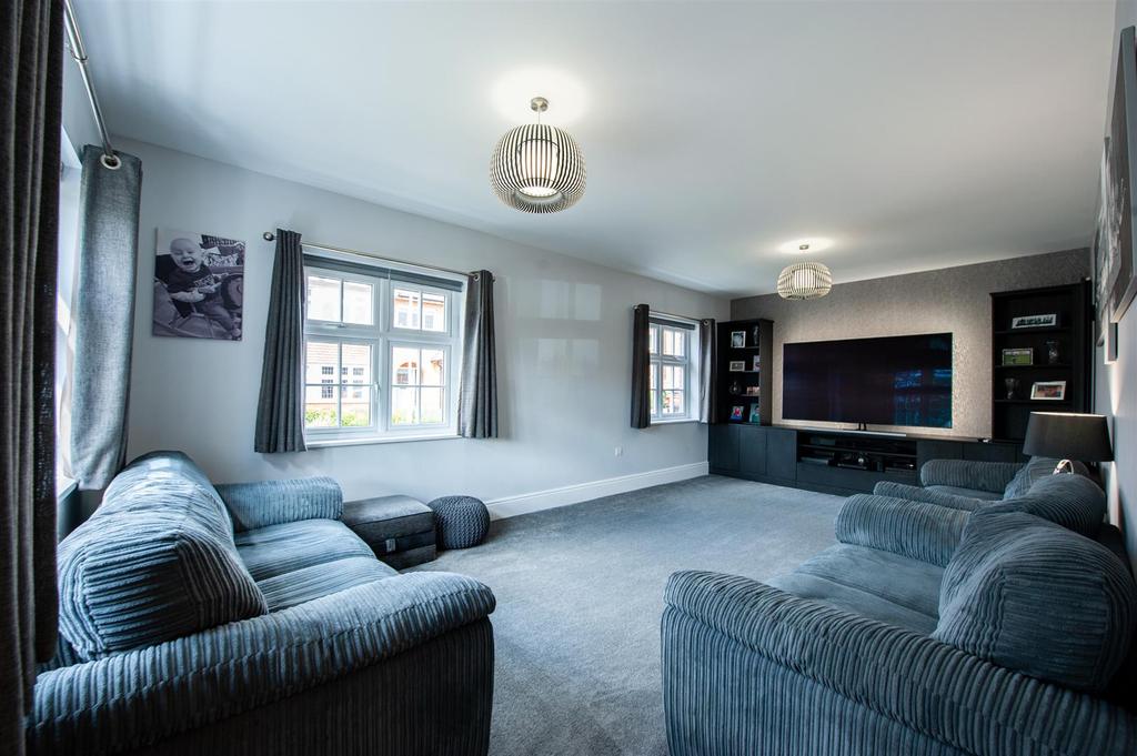 Pearson Close, Maidstone 4 bed detached house £490,000