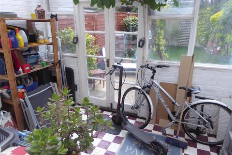 126 Grove Road, Hounslow, TW3 3PT