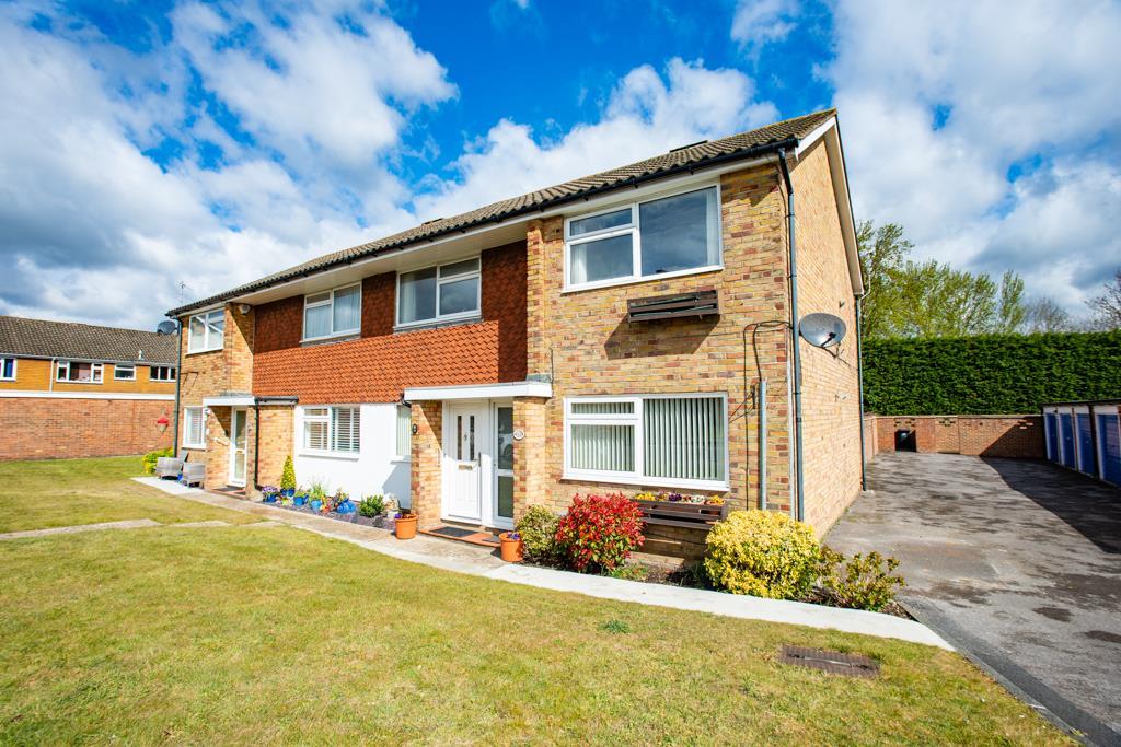 Ladycroft Way, Farnborough 2 bed £325,000
