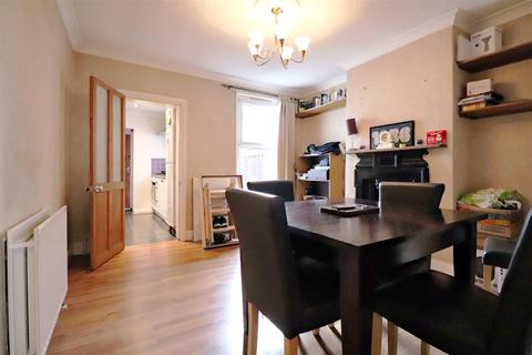 22 Invicta Road, Dartford, DA2 6AZ
