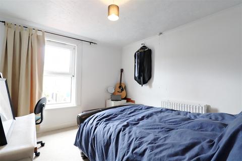 22 Invicta Road, Dartford, DA2 6AZ