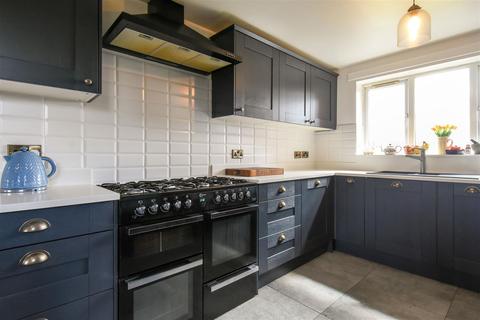 5 Lords Crescent, Lower Darwen, Darwen, BB3 0SU