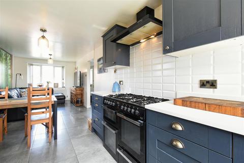 5 Lords Crescent, Lower Darwen, Darwen, BB3 0SU
