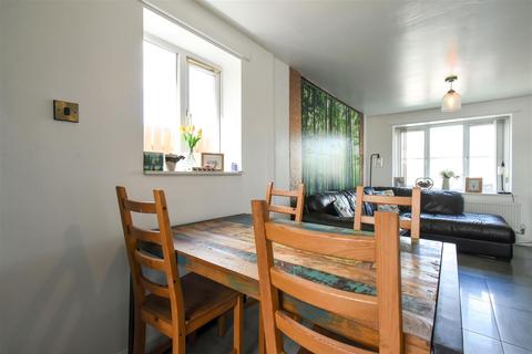 5 Lords Crescent, Lower Darwen, Darwen, BB3 0SU