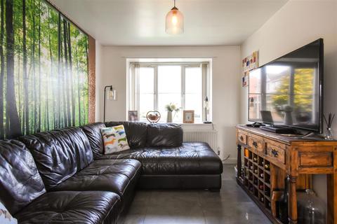 5 Lords Crescent, Lower Darwen, Darwen, BB3 0SU