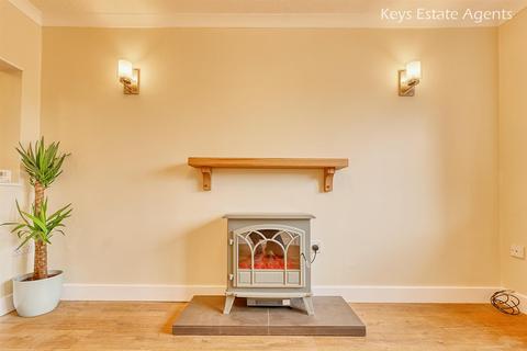 21 Comfrey Close, Stoke-on-trent, ST3 7YJ