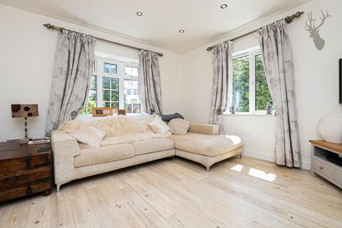 33 Graylands, Theydon Bois, Epping, CM16 7LB