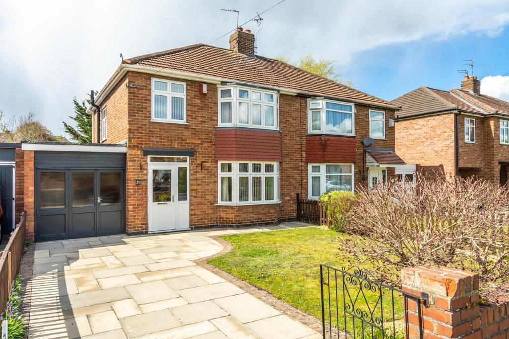Danebury Drive, York 3 bed semidetached house £285,000